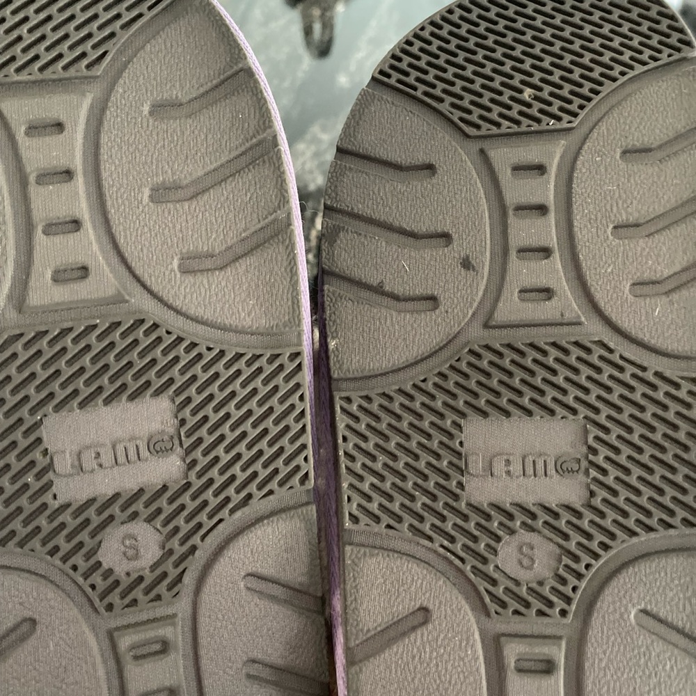 Lamo Pastel Slippers Size Small - Picture 2 of 4